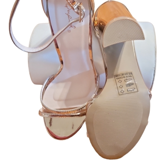 Qupid Rose Gold Strappy Block Heels Sandals - Picture 6 of 8